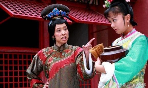 Trong nhiều bộ phim cung đình thời nhà Thanh, chúng ta thường thấy các cung nữ xinh đẹp, lễ phép và luôn sẵn sàng giúp đỡ chủ nhân bằng những lời khuyên sáng suốt.    