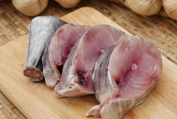 Cá thu, một trong những loại cá béo phổ biến, được Hiệp hội Tim mạch Hoa Kỳ khuyến khích nên bổ sung ít nhất 2 lần mỗi tuần. 