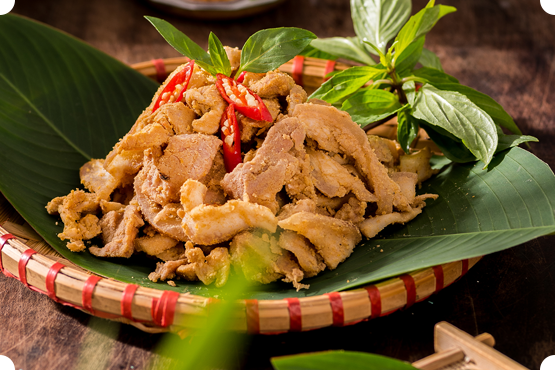 Thịt chua Thanh Sơn là Shbet0099 cá cược trực tuyến truyền thống của người Mường, được chế biến từ thịt lợn tươi và cơm nguội lên men
