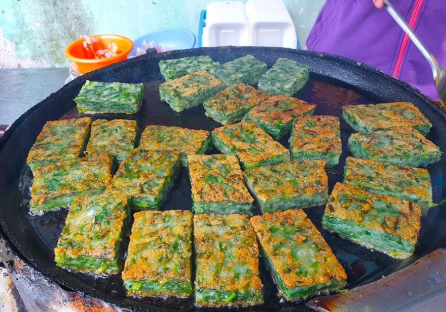 Cách rán trứng lá hẹ