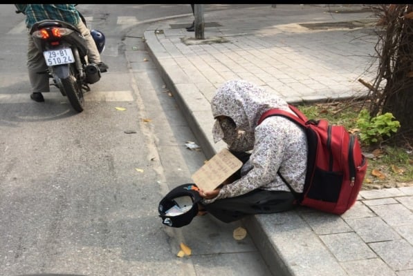 Hình ảnh người ăn xin với vẻ ngoài khổ sở, lang thang trên đường phố dễ khiến bất kỳ ai động lòng. 
