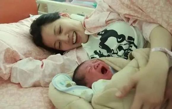 Từ xa xưa, việc mang thai và sinh con luôn được coi là một niềm vui lớn.