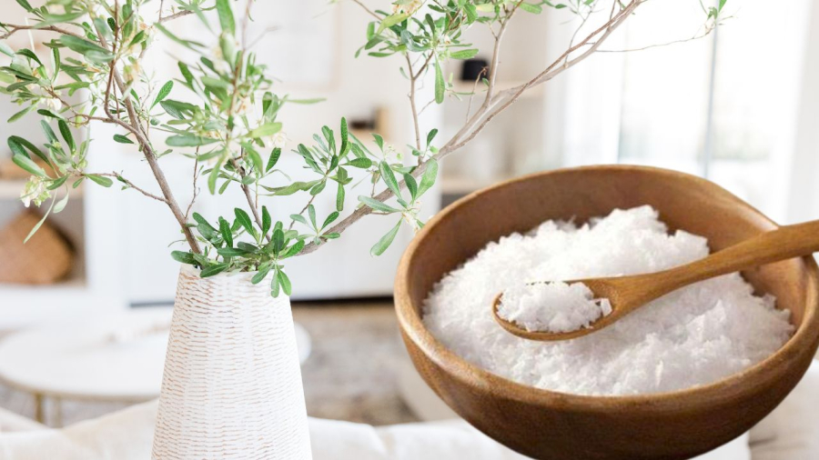 Rắc muối quanh nhà giúp trừ tà