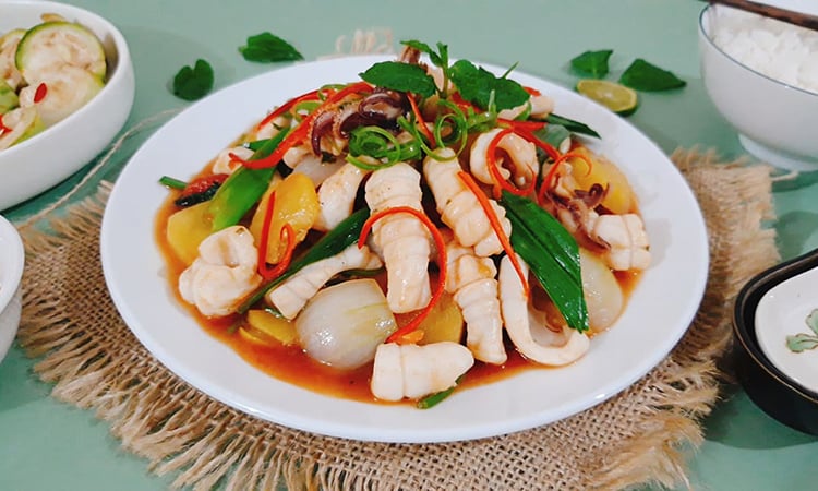 Một trong những Shbet0099 cá cược trực tuyến đơn giản nhưng cực kỳ hấp dẫn phải kể đến mực ống xào chua ngọt