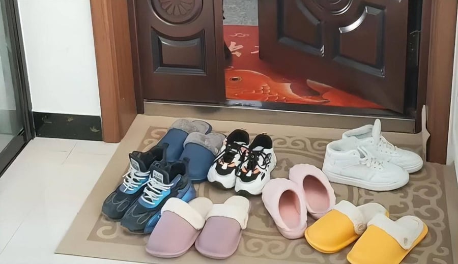 Trước cửa không để 3 vật, ra sân không trồng 3 cây con cháu mới hưng thịnh, cây gì vật gì?