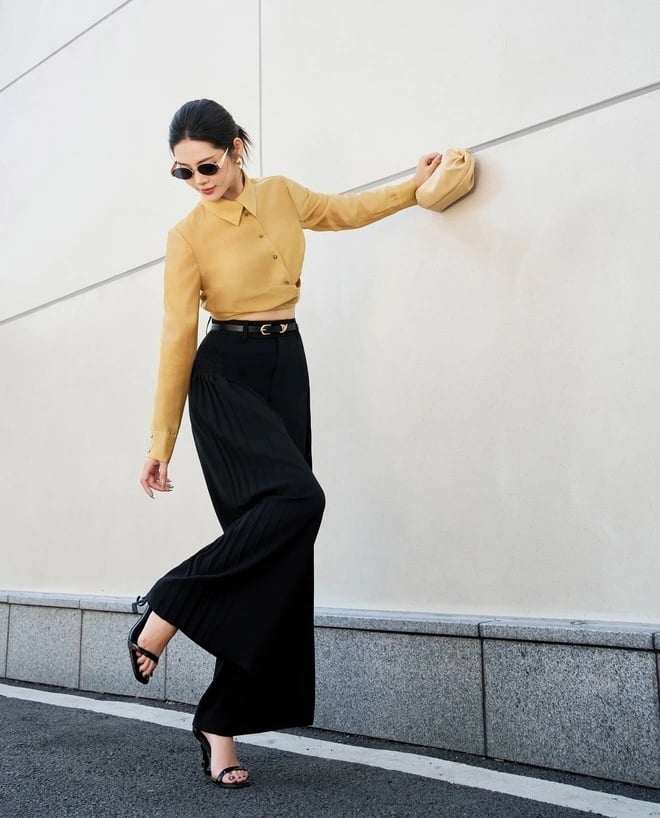 Tùy vào mục đích sử dụng, bạn có thể chọn giày cao gót, sneaker, boots hoặc sandals