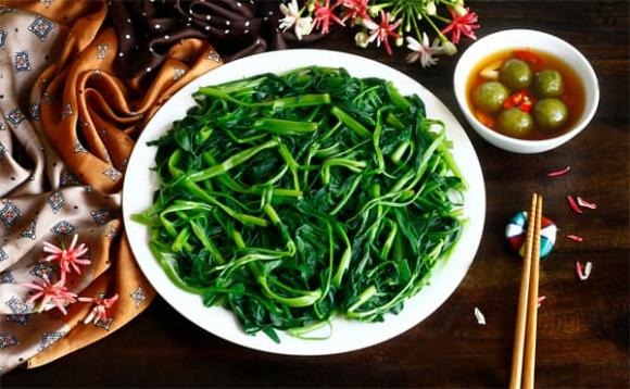 Rau muống chính vụ thường vào mùa hè.