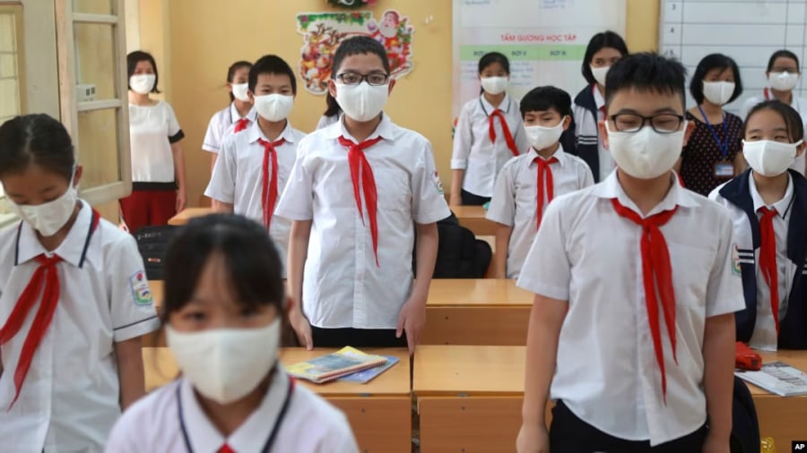 Số tiền mỗi tháng phụ huynh được giảm trừ sau khi miễn học phí là bao nhiêu?