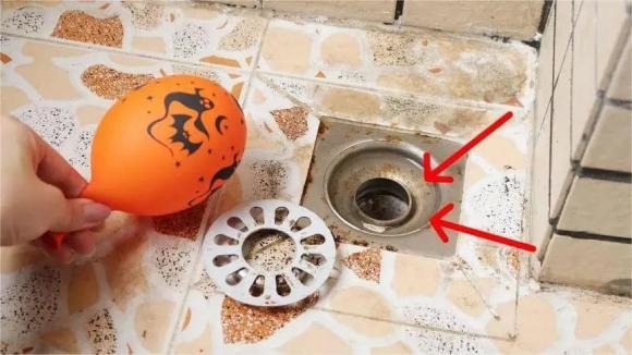  Để tránh tình trạng tắc nghẽn, chúng ta cần thông tắc cống thoát sàn thường xuyên.