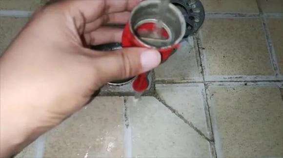  Sau khi hoàn tất việc sửa chữa, hãy kiểm tra lại xem dòng nước có chảy bình thường không.