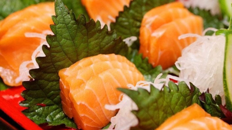 Sashimi kèm tía tô khử tanh, sát khuẩn