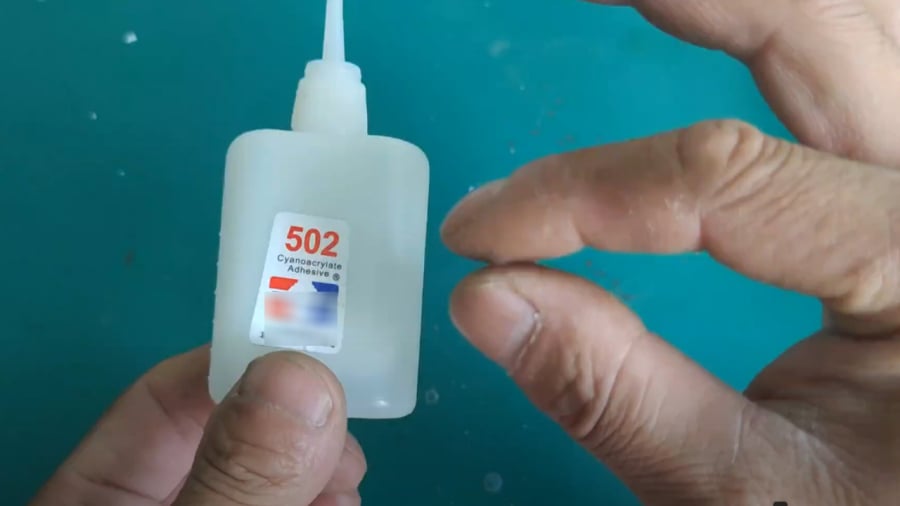 Có nhiều cách khác nhau để gỡ keo 502 dính tay nhẹ nhàng, nhanh chóng, không làm tổn thương da.