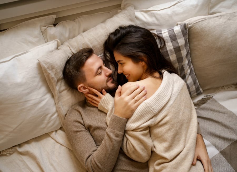 Thông thường, phụ nữ được cho là trầm lắng hơn nam giới trong chuyện ấy.