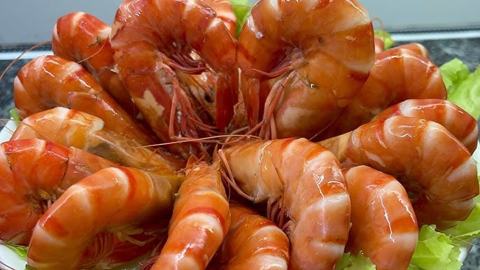 Luộc tôm thêm lá chanh cực kỳ thơm ngon