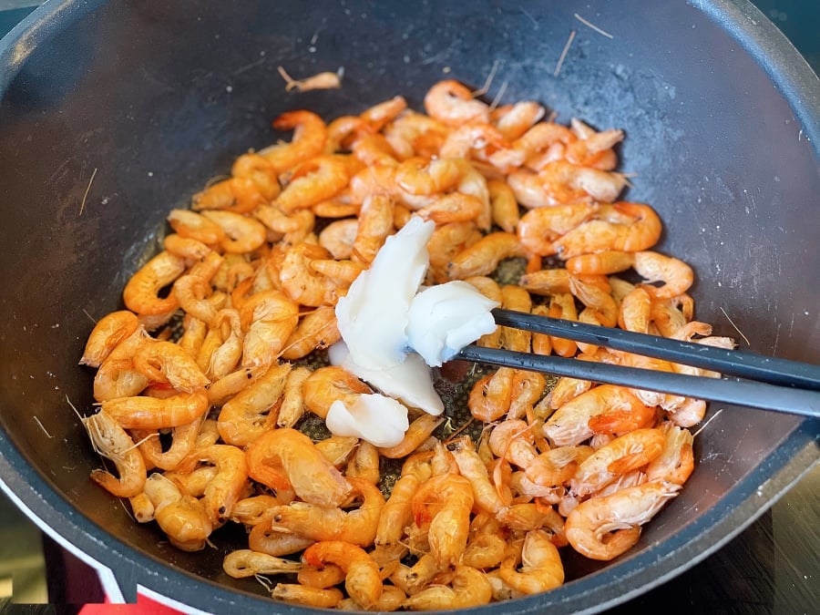 Mẹo rang tôm giòn ngon 