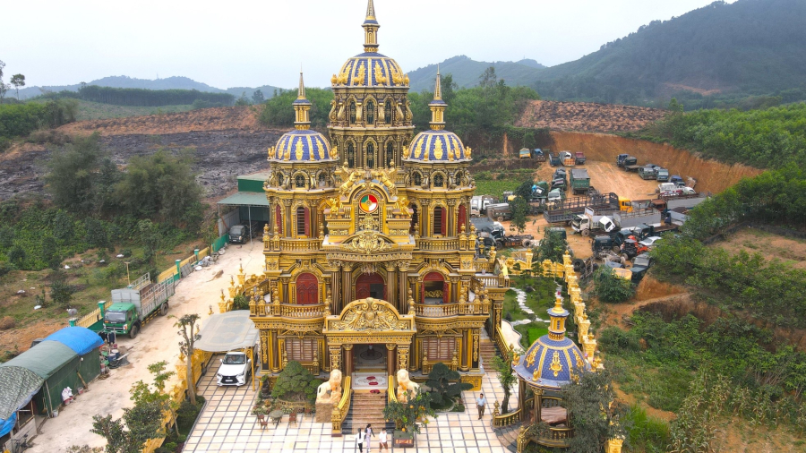 Toàn cảnh lâu đài của 