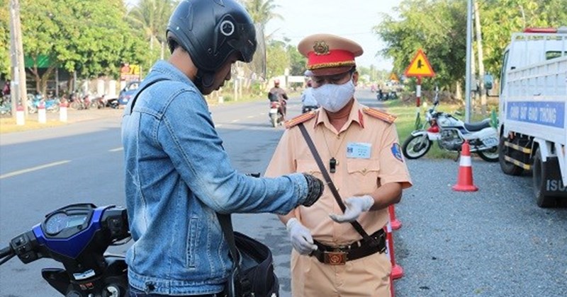 Ngoài việc bị phạt tiền, người điều khiển phương tiện thực hiện hành vi vi phạm còn bị áp dụng các hình thức xử phạt bổ sung