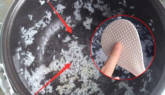 Nốt chấm sần li ti trên muôi xới cơm trong nồi cơm điện có tác dụng gì?