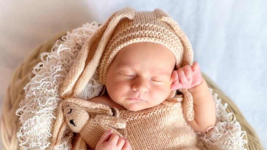 Trẻ trán cao tròn đầy biểu thị thông minh lanh lợi