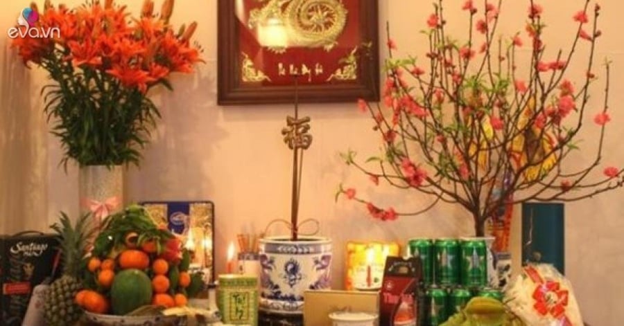 Khi bài trí bình hoa và hoa quả trên bàn thờ, người xưa thường áp dụng nguyên tắc 