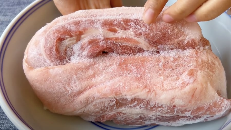 Mẹo rã đông thịt nhanh giữ nguyên hương vị không lo mất chất