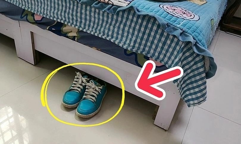Khi nhận phòng khách sạn, để đảm bảo an toàn và quyền lợi bản thân, cần kiểm tra kỹ lưỡng, tránh xảy ra các sự việc ngoài ý muốn. Gầm giường là một trong những nơi chúng ta không được bỏ qua.    