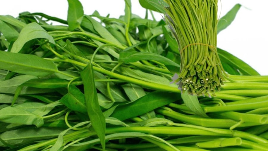 Phần cọng rau muống ăn giòn ngon hơn