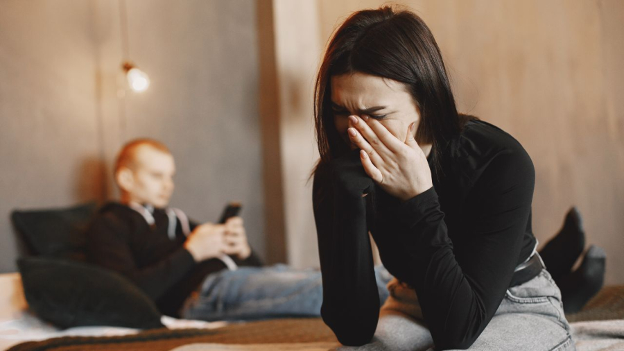 Cha mẹ không nên can thiệp sâu vào chuyện của con cái