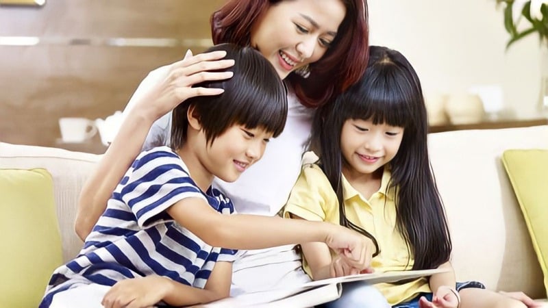 Nhiều phụ huynh, vì quá lo lắng cho tương lai của con, đã trở thành những người 