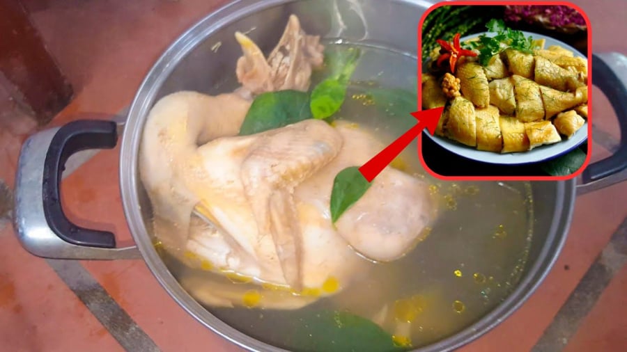 Nắm lá chanh giúp thịt gà thơm, chín đều và ngọt hơn 