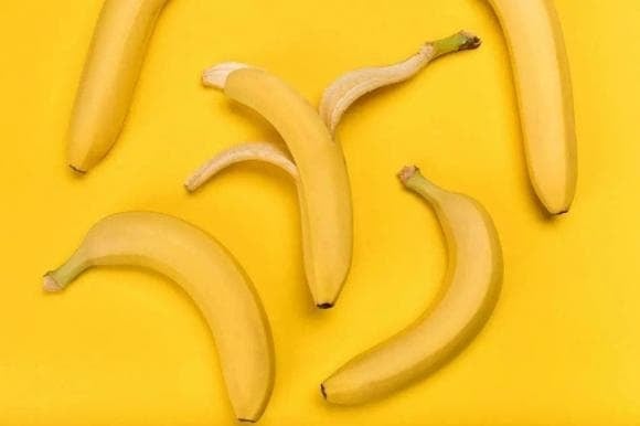 Cây cảnh, hoa trồng tại nhà cũng “ưa chuộng” chuối không kém con người. 