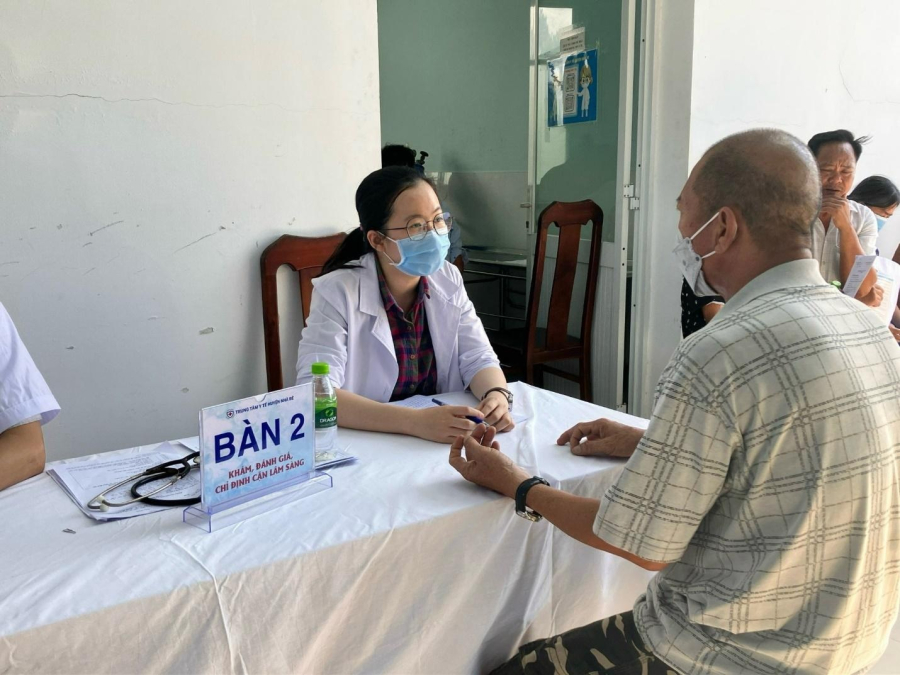 Theo chỉ đạo Tổng Bí thư Tô Lâm, Bộ Y tế đang xây dựng dự thảo để báo cáo Chính phủ, trình Bộ Chính trị ban hành Nghị quyết về đột phá trong công tác chăm sóc sức khỏe nhân dân, đáp ứng yêu cầu phát triển đất nước trong kỷ nguyên mới, trong đó đề xuất nhiều giải pháp chú trọng phát triển y tế, chăm sóc sức khỏe nhân dân, tiến tới miễn viện phí cho tất cả người dân.
