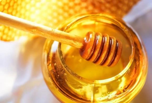 Mật ong có thể trở thành “trợ thủ” đắc lực trong hành trình giảm cân nếu được sử dụng đúng cách, đúng thời điểm và với liều lượng hợp lý.    