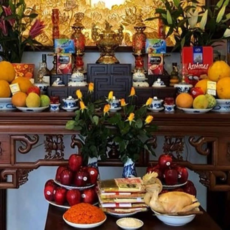 Ban thờ to lớn mang tính phô trương mà không ấm cúng thành tâm sẽ bị quở trách