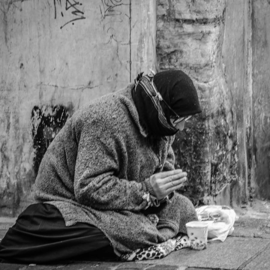 Cha mẹ khinh thường người khác, đời con sẽ gánh nghiệp