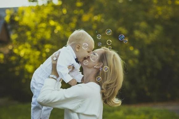 Dù con còn nhỏ, chúng cũng có quyền được giữ sự riêng tư và tôn trọng lòng tự trọng của mình. 