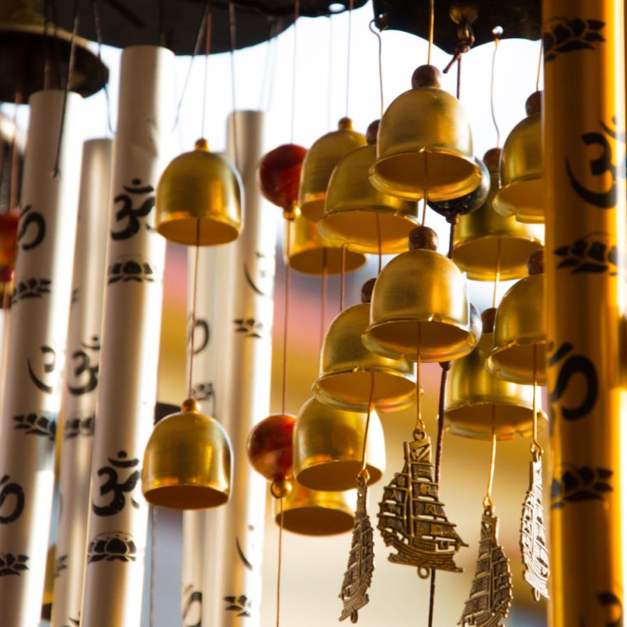 Chuông gió im lặng không khí tù đọng