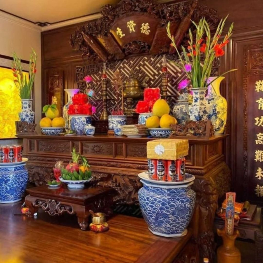 Gia đình chăm sóc ban thờ nuôi dưỡng trân trọng biết ơn