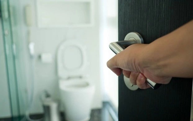 Thứ ai cũng nghĩ sạch nhưng lại là “ổ chứa” vi khuẩn: Bẩn hơn bồn cầu 40 lần