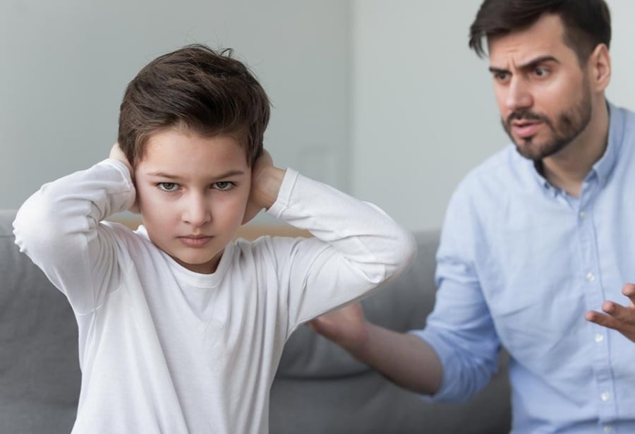 Nghe qua, đây có thể chỉ là một lời than nhẹ nhàng của cha mẹ khi thấy con thường xuyên ốm đau. 