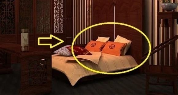 Trong phong thủy, đặt giường ngủ đối diện cửa là điều kiêng kỵ vì có thể ảnh hưởng xấu đến sức khỏe người nằm.