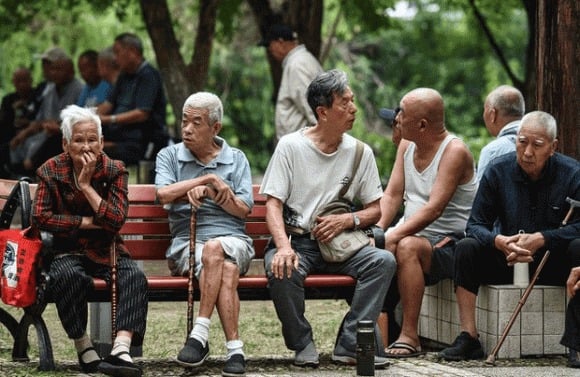 Thực tế cho thấy, những người biết nuôi dưỡng đời sống tinh thần phong phú và học cách “sống chậm lại” sau tuổi 50 thường có tuổi thọ cao hơn, ít bệnh tật hơn và – quan trọng nhất – họ sống hạnh phúc hơn.    