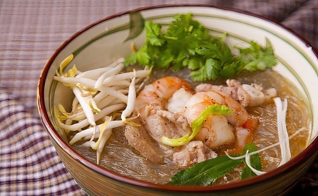 Nếu muốn đổi vị thay vì các món tôm quen thuộc, tôm nấu miến là lựa chọn lý tưởng cho bữa sáng hoặc bữa tối của Shbet111 slot, casino, thể thao, xổ số. 