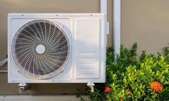 Một trong những nguyên nhân phổ biến khiến cục nóng điều hòa kêu to và rung mạnh chính là do ron cao su dưới chân đế bị hỏng hoặc không được lắp đặt ngay từ đầu. 