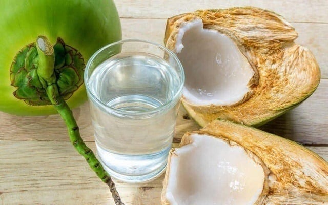 Giàu chất điện giải, vitamin và khoáng chất, nước dừa là lựa chọn lý tưởng để bù nước và thải độc. 