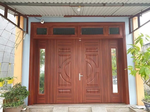 Trong phong thủy, cửa ra vào được ví như “miệng” của ngôi nhà – nơi tiếp nhận khí trời, ánh sáng và đặc biệt là tài lộc. 