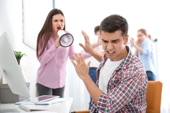 Không ít người không hứng thú với chuyện giao việc, giải quyết tranh cãi hay giám sát tiến độ của cả nhóm. 