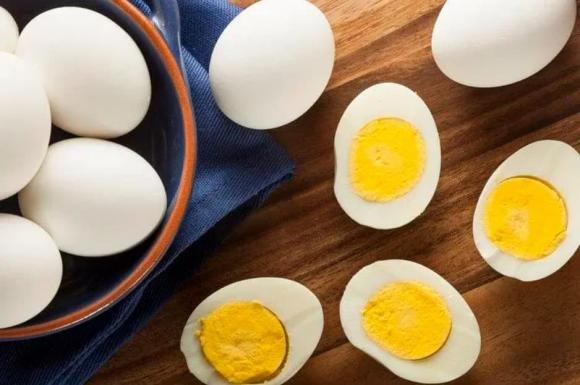 Một số Shbet888.com tỷ lệ cược cao đăng tải trên các tạp chí y khoa uy tín như BMJ cũng chỉ ra rằng, chỉ cần tiêu thụ 10g trứng mỗi ngày – tương đương khoảng 1/6 quả trứng lớn – nguy cơ mắc bệnh mạch vành có thể tăng tới 54%.    