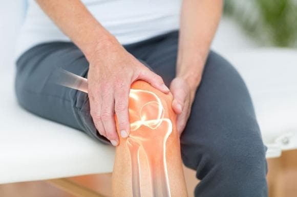 Việc uống rượu quá mức không chỉ ảnh hưởng đến gan mà còn tác động nghiêm trọng đến hệ xương.