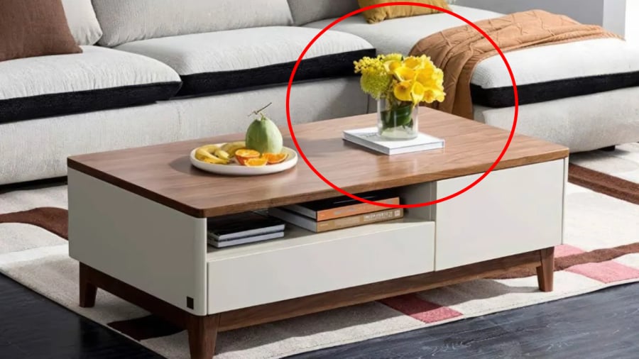 Nếu muốn bày hoa trên bàn uống nước, gia chủ nên dùng hoa tươi, tránh dùng các loại hoa giả, hoa khô.